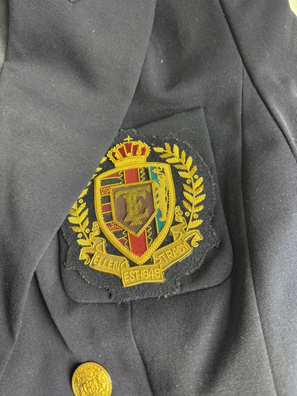 Ellen Tracy Navy Blazer with Gold Crest. 80s VINTAGE w/ 2 extra buttons - Picture 8 of 13